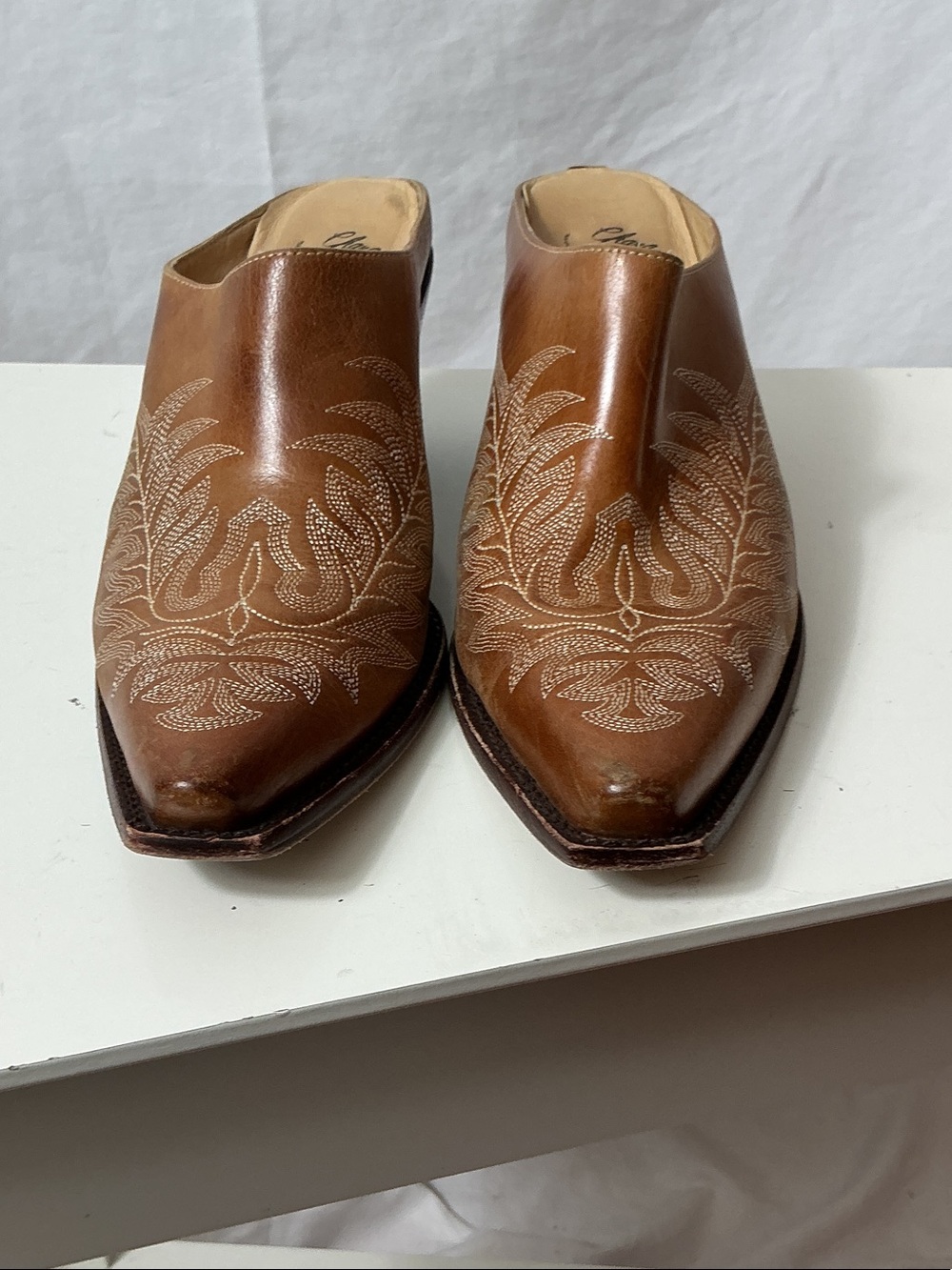 Lucchese Charlie 1 Horse Embroidered Tan Leather Snip Toe Mule - Picture 3 of 12